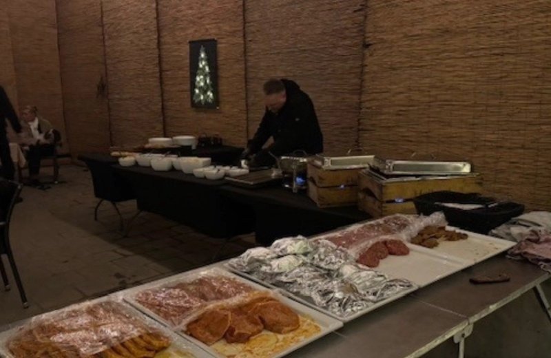 Oudjaarsavond op camperpark in brabant viermannekesbrug een barbecuebuffet 4